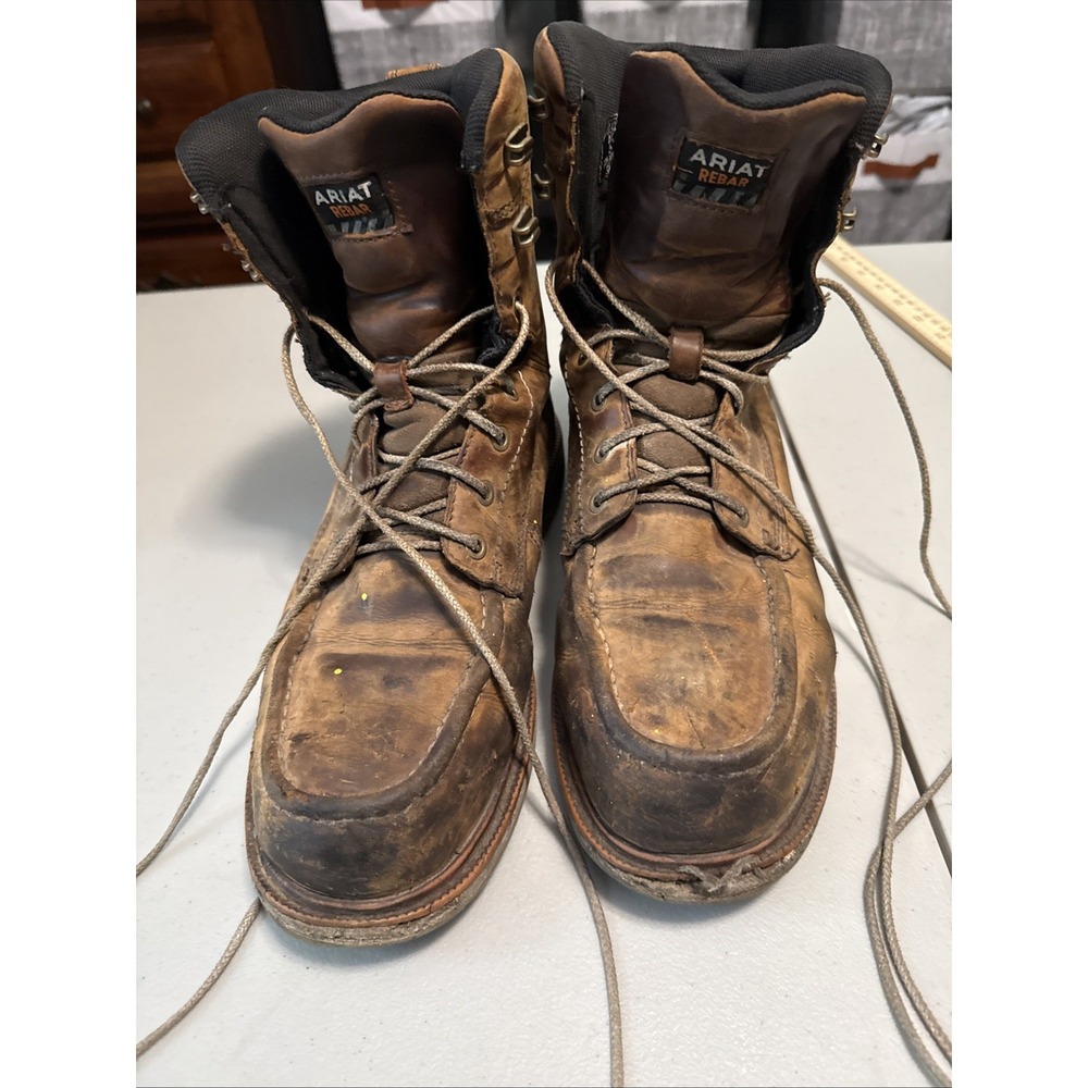Ariat Men's Work Boots Size 9.5D. Little Stained But Still Great Boots.
